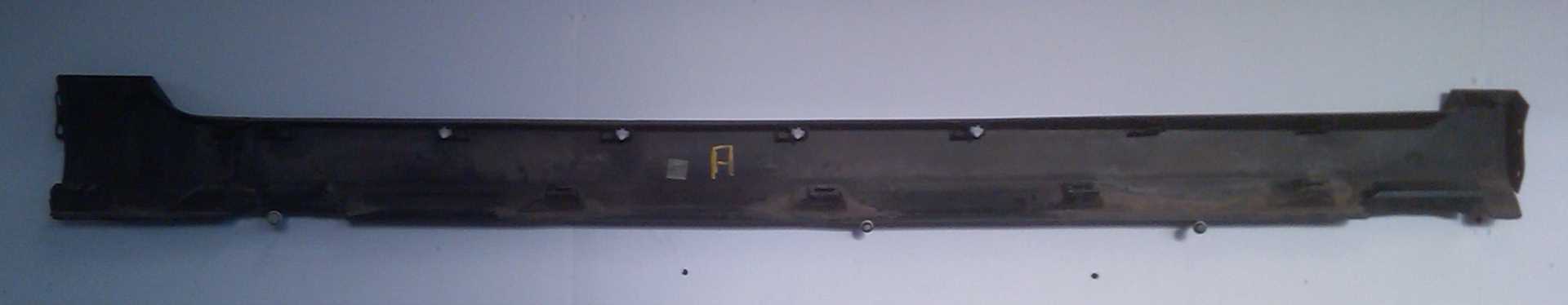 Car sill