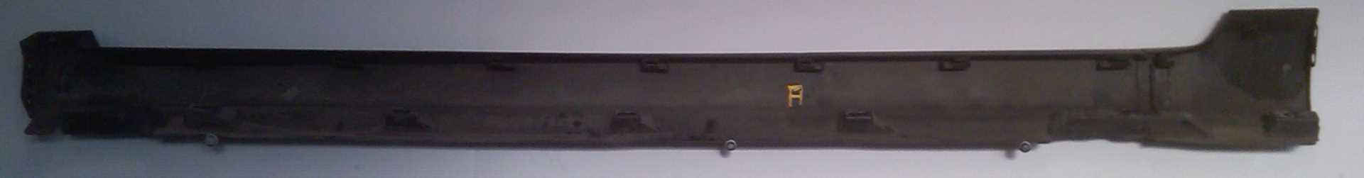 Car sill