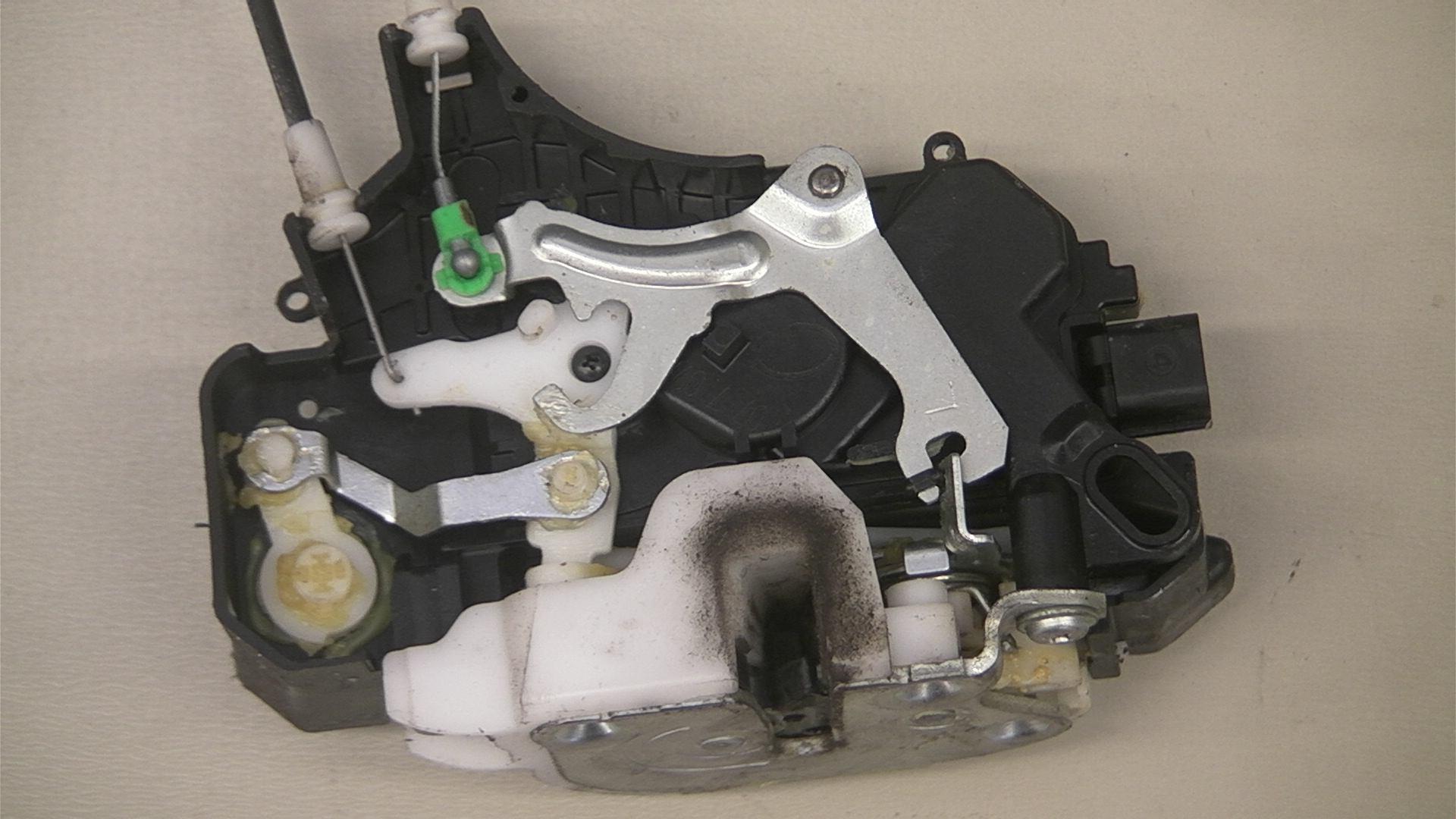 5715A135 : Door lock and Central lock - Autoparts24