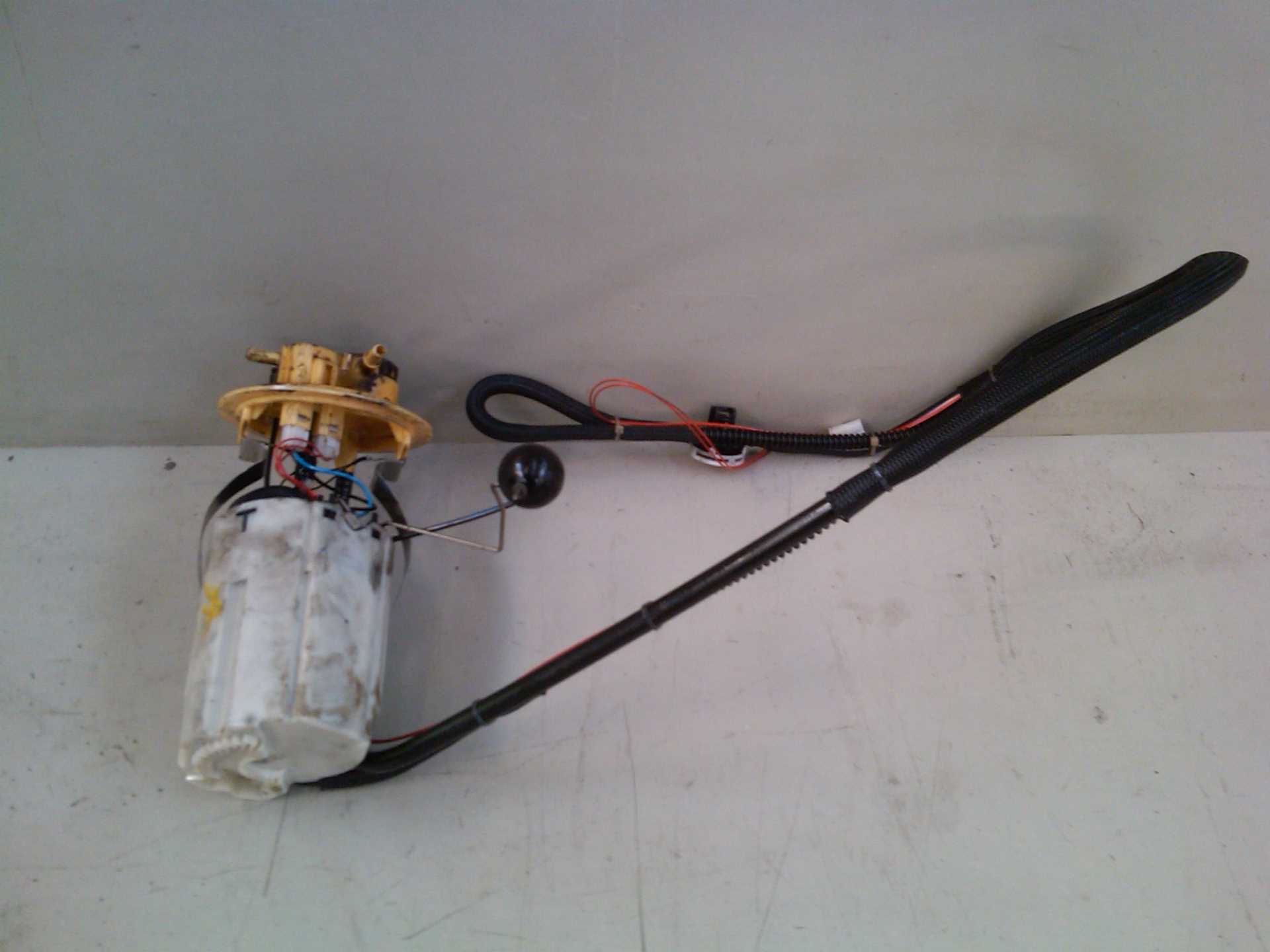 Volvo XC90 I (275) Fuel pump 0580314009, 30648569