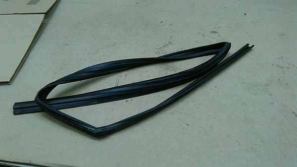 Diverse rubberen strips MG