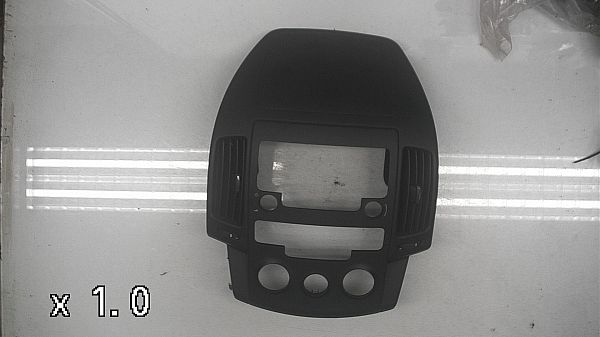 Radio - front plate HYUNDAI i30 (FD)
