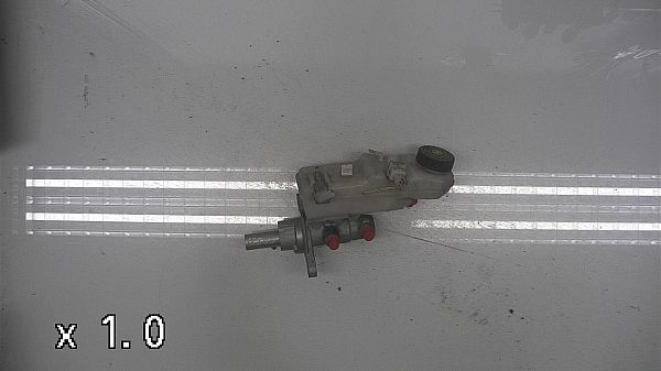 Brake - Master cylinder TOYOTA VERSO (_R2_)