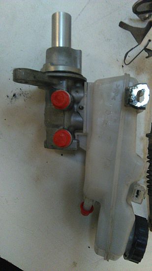 Brake - Master cylinder TOYOTA AVENSIS Estate (_T27_)