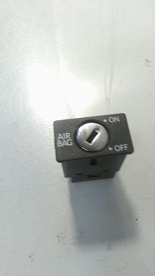Passenger airbag on off switch