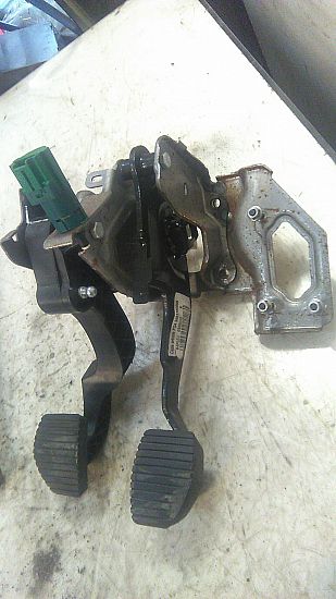 Pedal mounting - complete PEUGEOT 208 I (CA_, CC_)