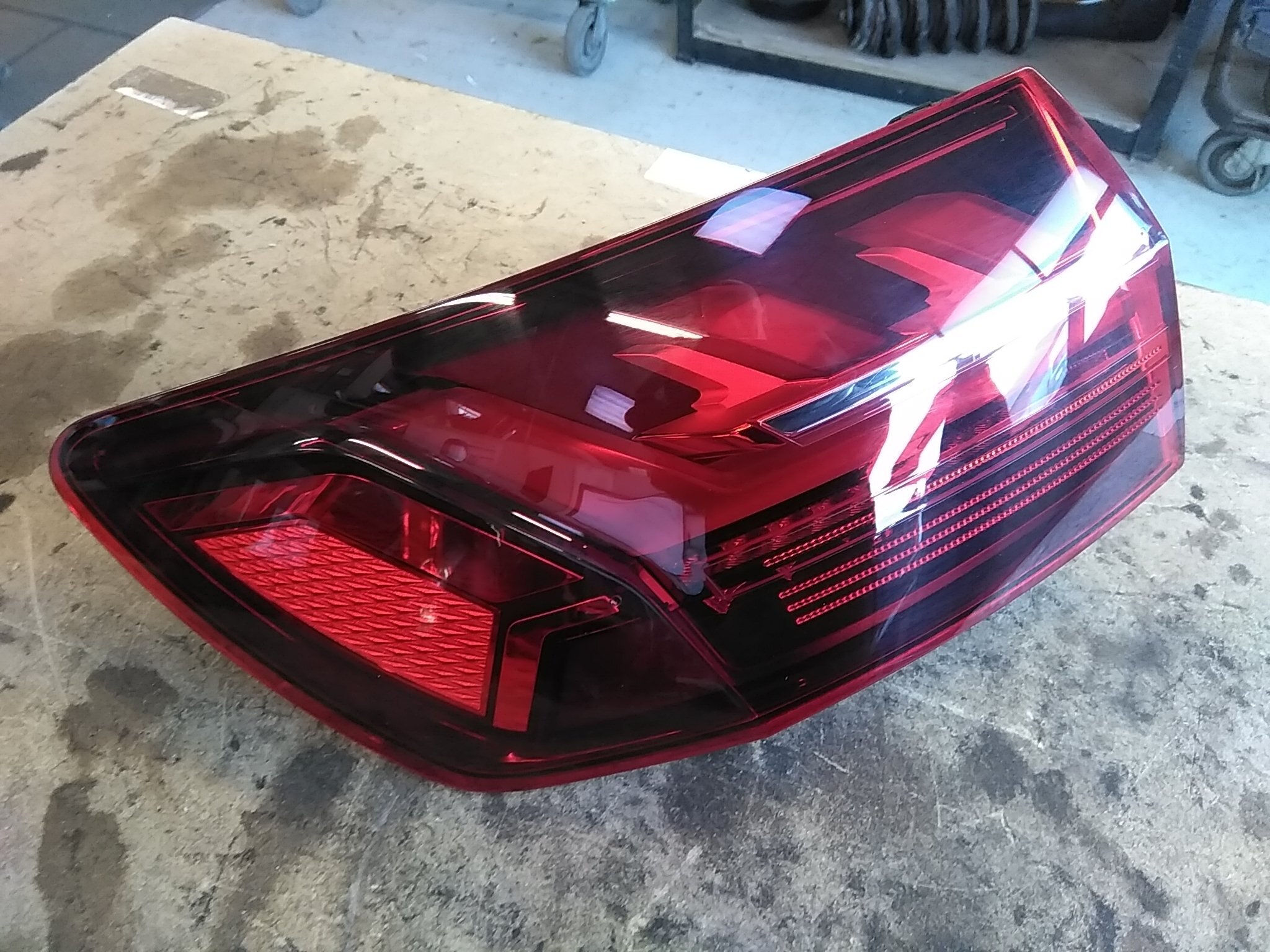 Audi A4 Avant (8W5, 8WD, B9) Rear light 8W9 945 091 AC