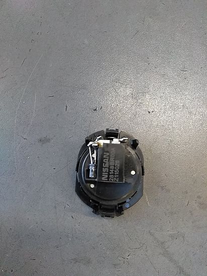 Front door high frequency speaker