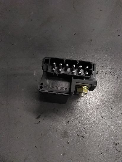 Glow plug pre-heat relay