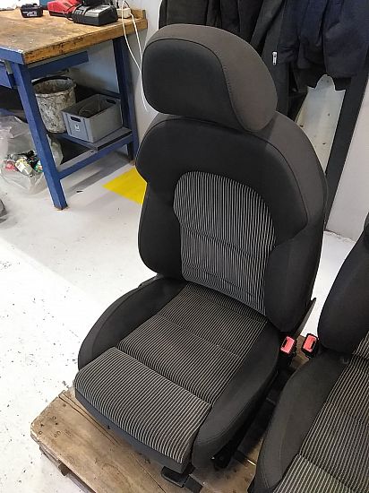 Fotele przednie – 4 drzwi AUDI A4 Avant (8K5, B8)