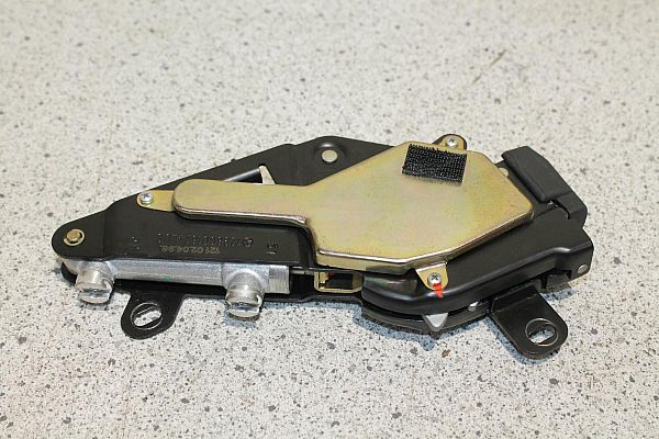 Convertible roof main ram cylinder