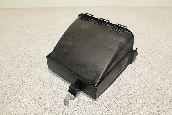 Cabin air filter housing