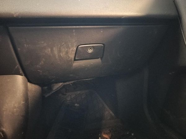 Handskerum VOLVO V50 (545)