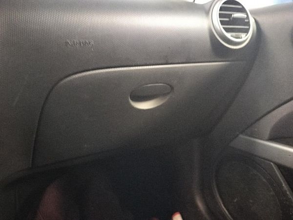 Handskerum SEAT LEON (1P1)