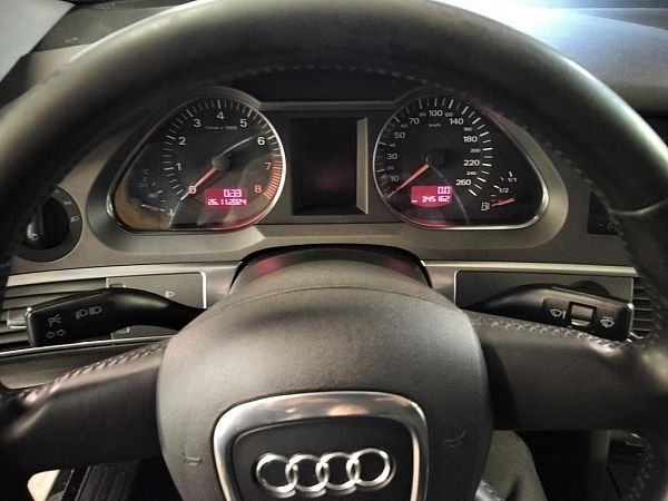 Kontakt - kombi AUDI A6 (4F2, C6)