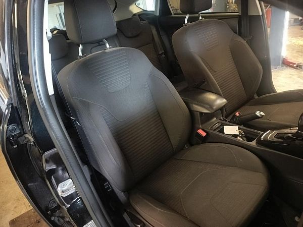 Front seats - 4 doors FORD FOCUS III