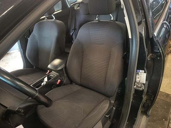 Front seats - 4 doors FORD FOCUS III