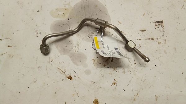 Fuel injector supply pipe
