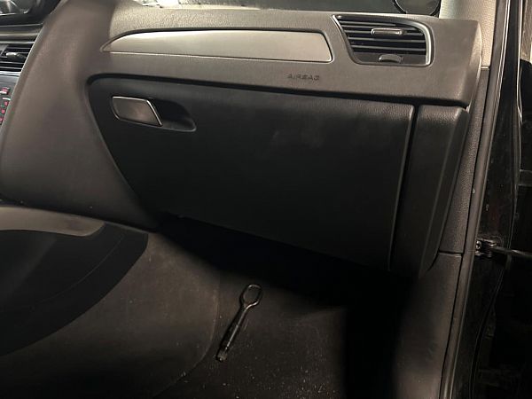 Handskerum AUDI A4 Avant (8K5, B8)
