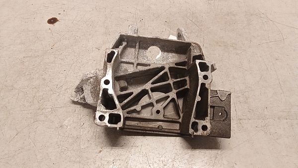 Zahnriemendeckel RENAULT CLIO Mk II (BB_, CB_)