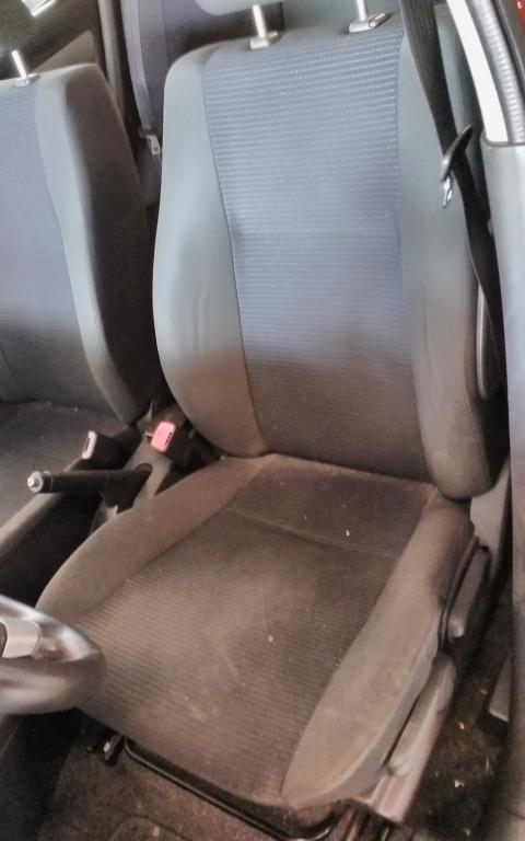 Front seats - 4 doors SUZUKI SWIFT III (MZ, EZ)