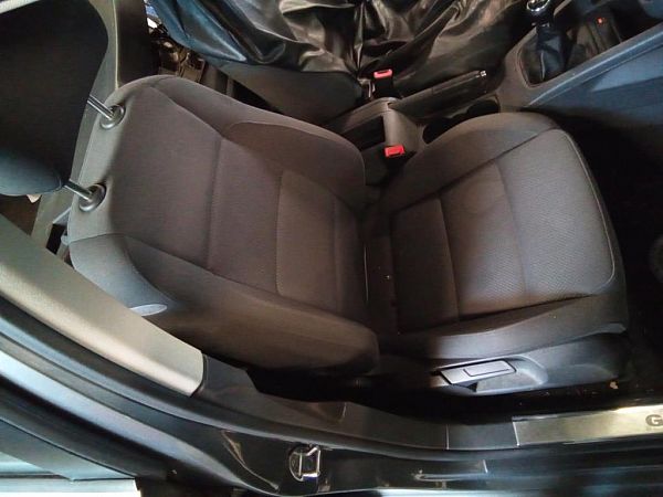 Front seats - 4 doors VW GOLF V (1K1)