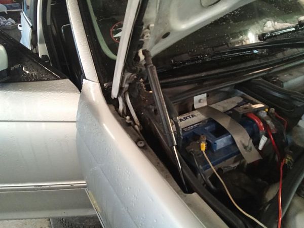 amortisseur capot moteur BMW 3 (E46)