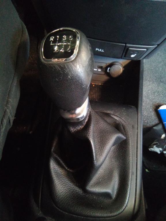Sport Cuir Perforé Pommeau de vitesses Chrome 6 vitesses pour Hyundai  Elantra I30 Ix35 Tucson