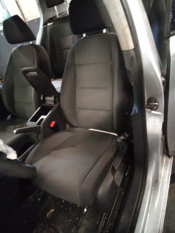 sièges avant 4 portes VW GOLF VI (5K1)