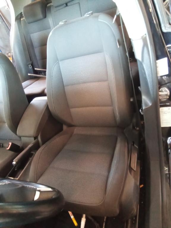 Front seats - 4 doors VW GOLF VI (5K1)