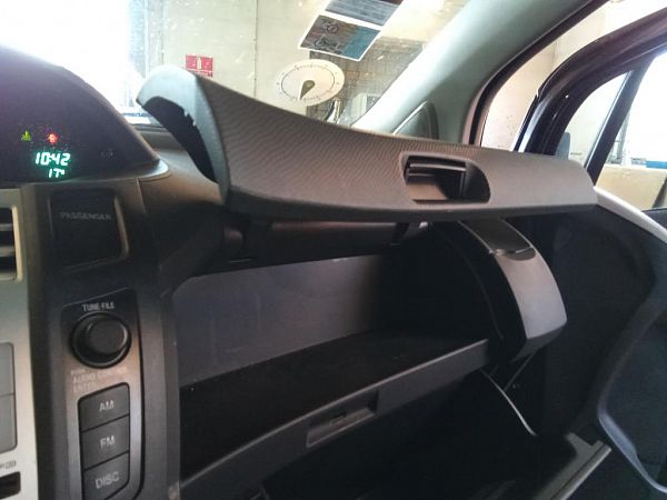 Glove compartment flap TOYOTA YARIS/VITZ (_P9_)