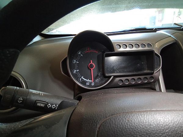 Compteur de vitesse /compte tours CHEVROLET AVEO Hatchback (T300)