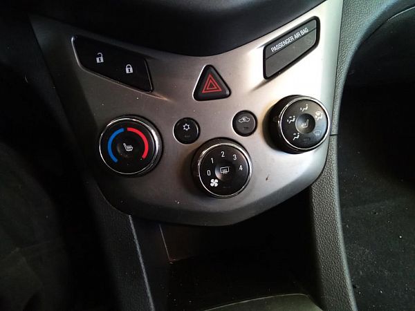 Varmeapparat panel(regulering) CHEVROLET AVEO Hatchback (T300)