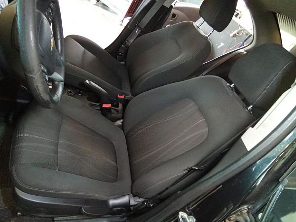 Fotele przednie – 4 drzwi CHEVROLET AVEO Hatchback (T300)