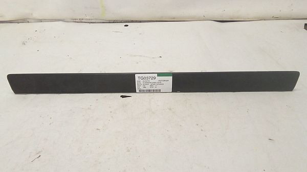 License plate light bar