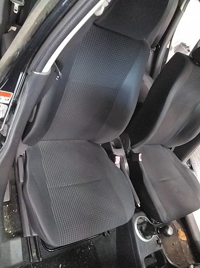 Front seats - 4 doors SUZUKI SWIFT III (MZ, EZ)