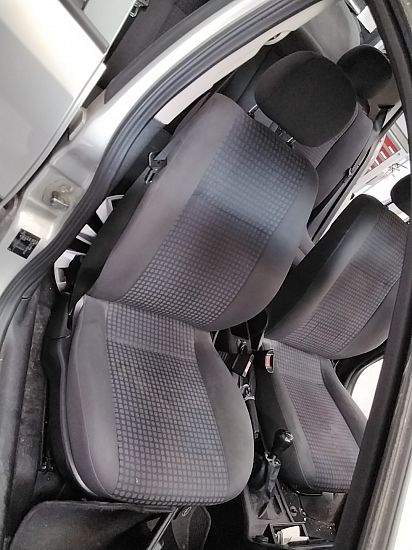 Front seats - 4 doors OPEL ASTRA G Hatchback (T98)