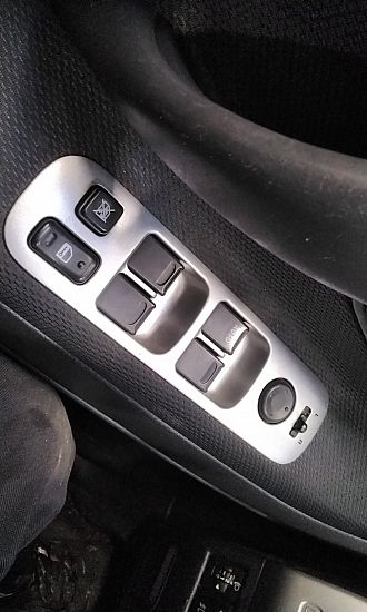 Switch - windows SUZUKI LIANA Hatchback