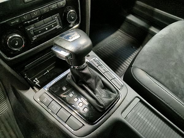 Gałka zmiany biegów SKODA SUPERB II (3T4)