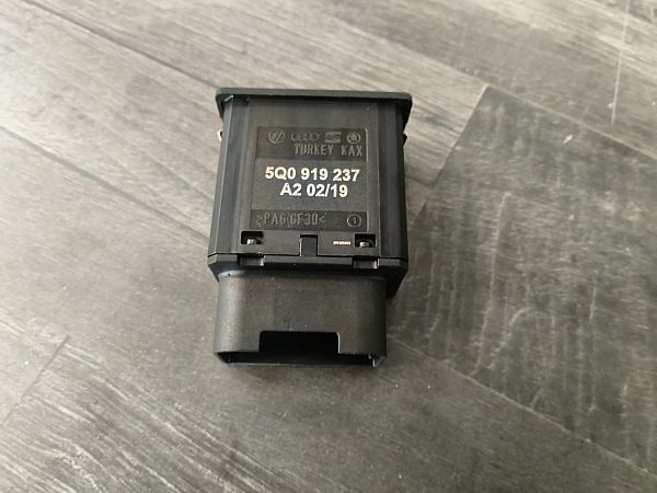 Airbag sensor VW TOURAN (5T1)
