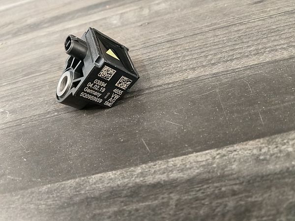 Airbag sensor VW TOURAN (5T1)