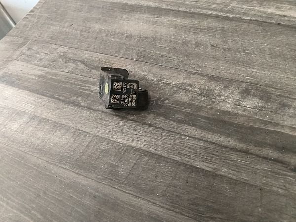 Airbag sensor VW TOURAN (5T1)