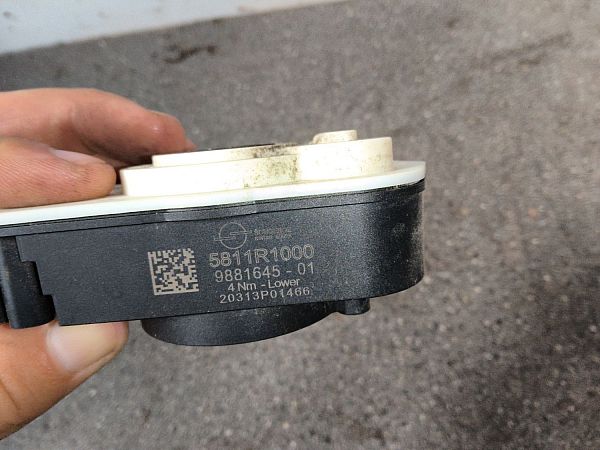 Radiator active air flap actuator
