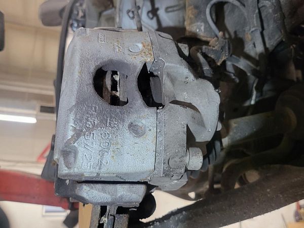 Brake caliper - ventilated front right SAAB 9-3 (YS3F, E79, D79, D75)