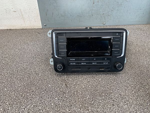 Radio/CD/DVD/GPS head unit
