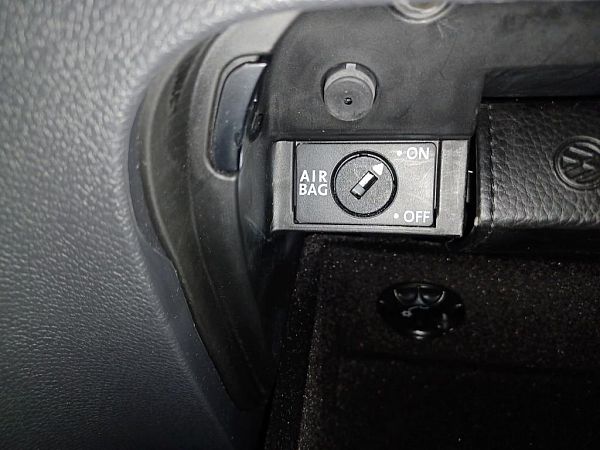 Airbag - relay VW GOLF V (1K1)