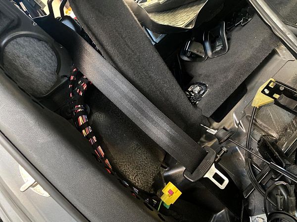 8K0857805R : Sikkerhedssele - bag - Autoparts24