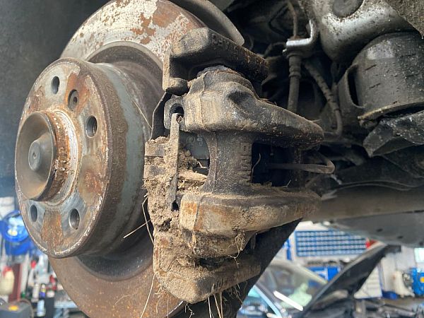 Bremsekaliber holder / bremseåg BMW 3 (F30, F80)