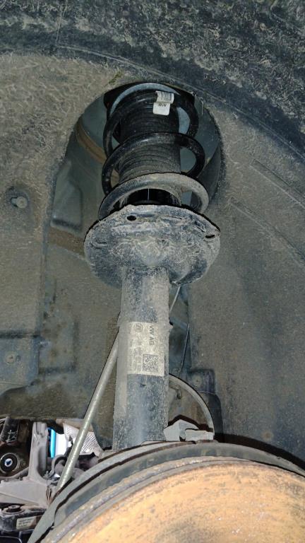 5Q0-411-105-CF : Forfjeder spiral ens og Fjederben for - Autoparts24