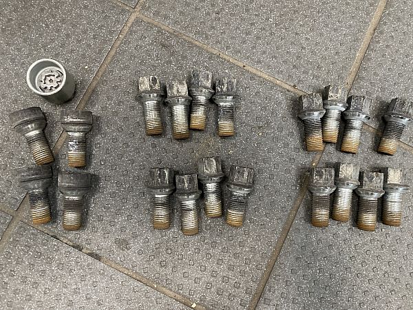 WHT-001-812 : Felgen Zubehör - Autoparts24